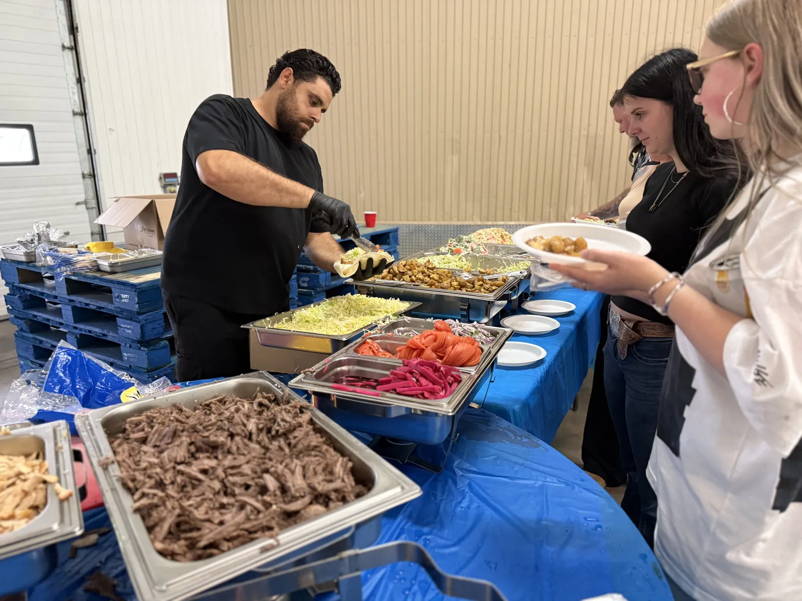 Buffet Kabab Saint-Eustache pour une fête de société.